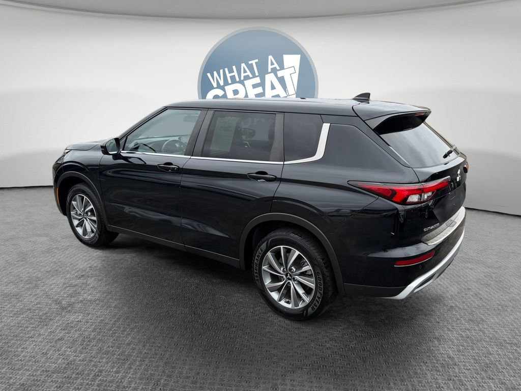 Used 2022 Mitsubishi Outlander SE image 6