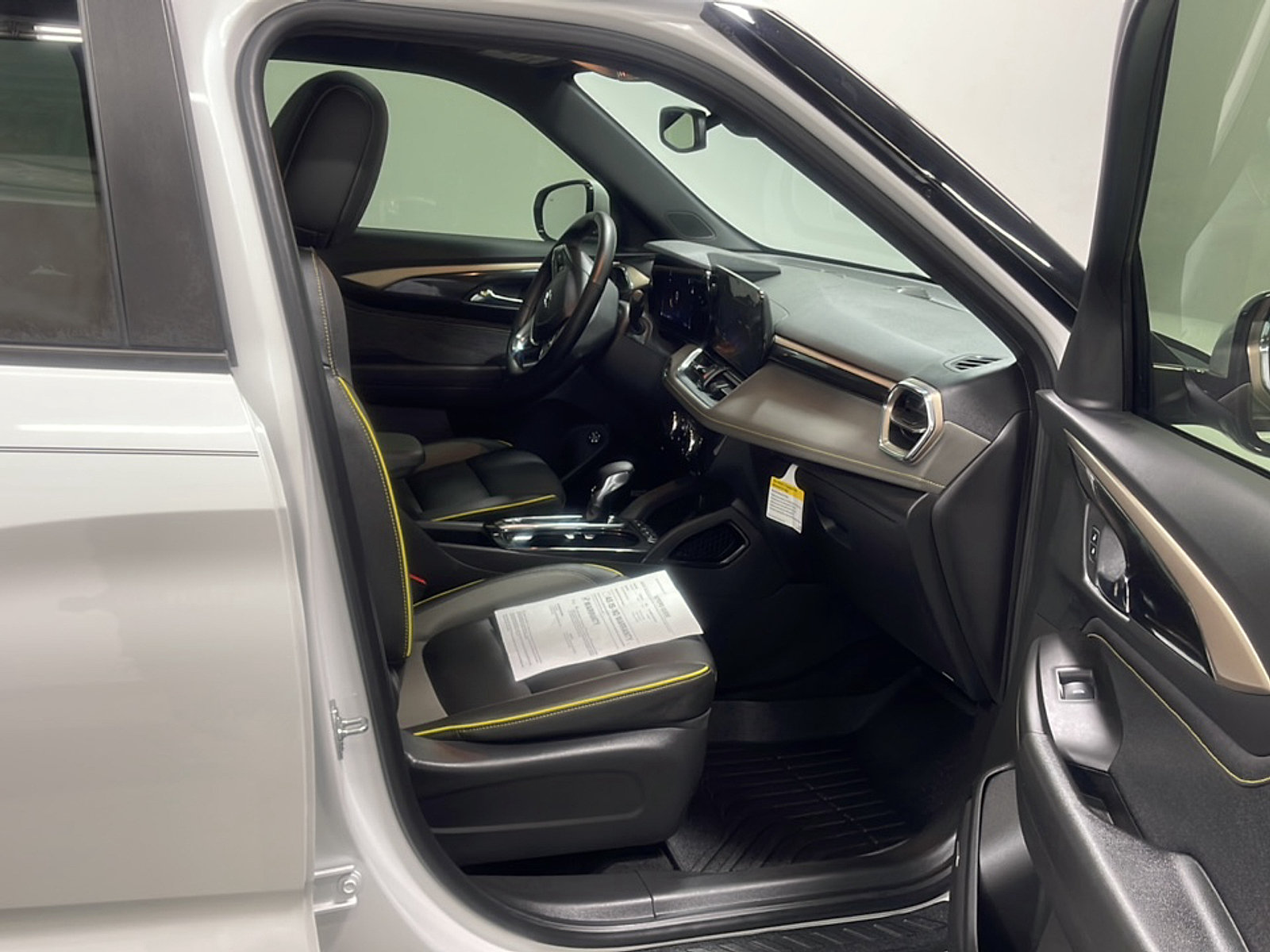 Used 2025 Chevrolet TrailBlazer ACTIV w/ Convenience Package AWD/4WD image 23