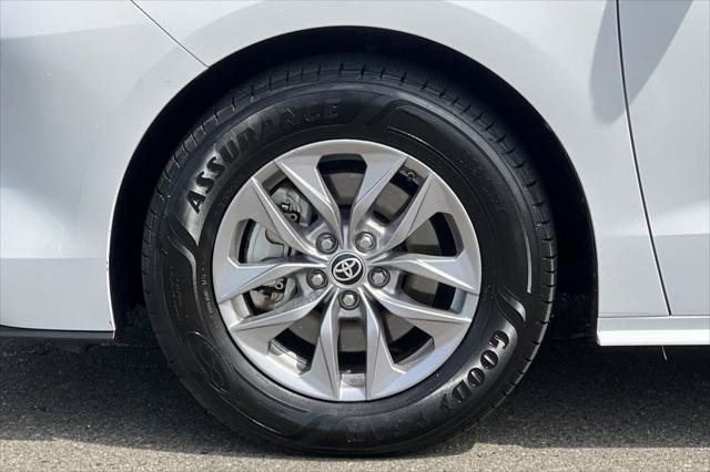 Certified 2022 Toyota Sienna LE AWD/4WD image 32