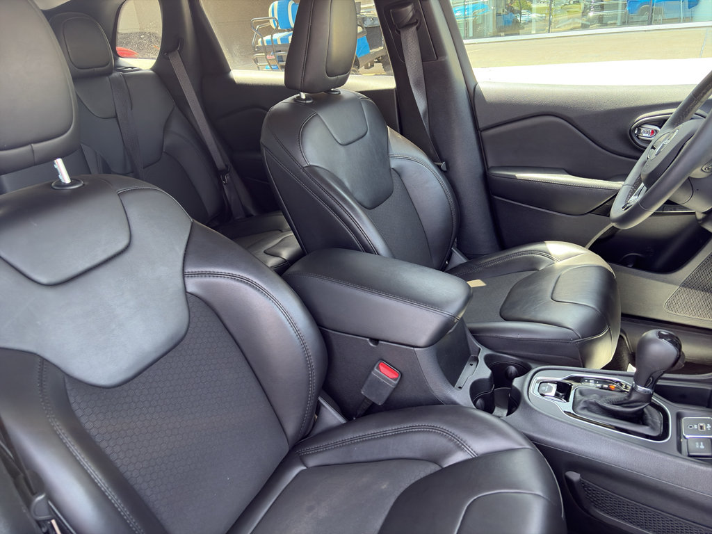 Used 2021 Jeep Cherokee Latitude Plus FWD image 13