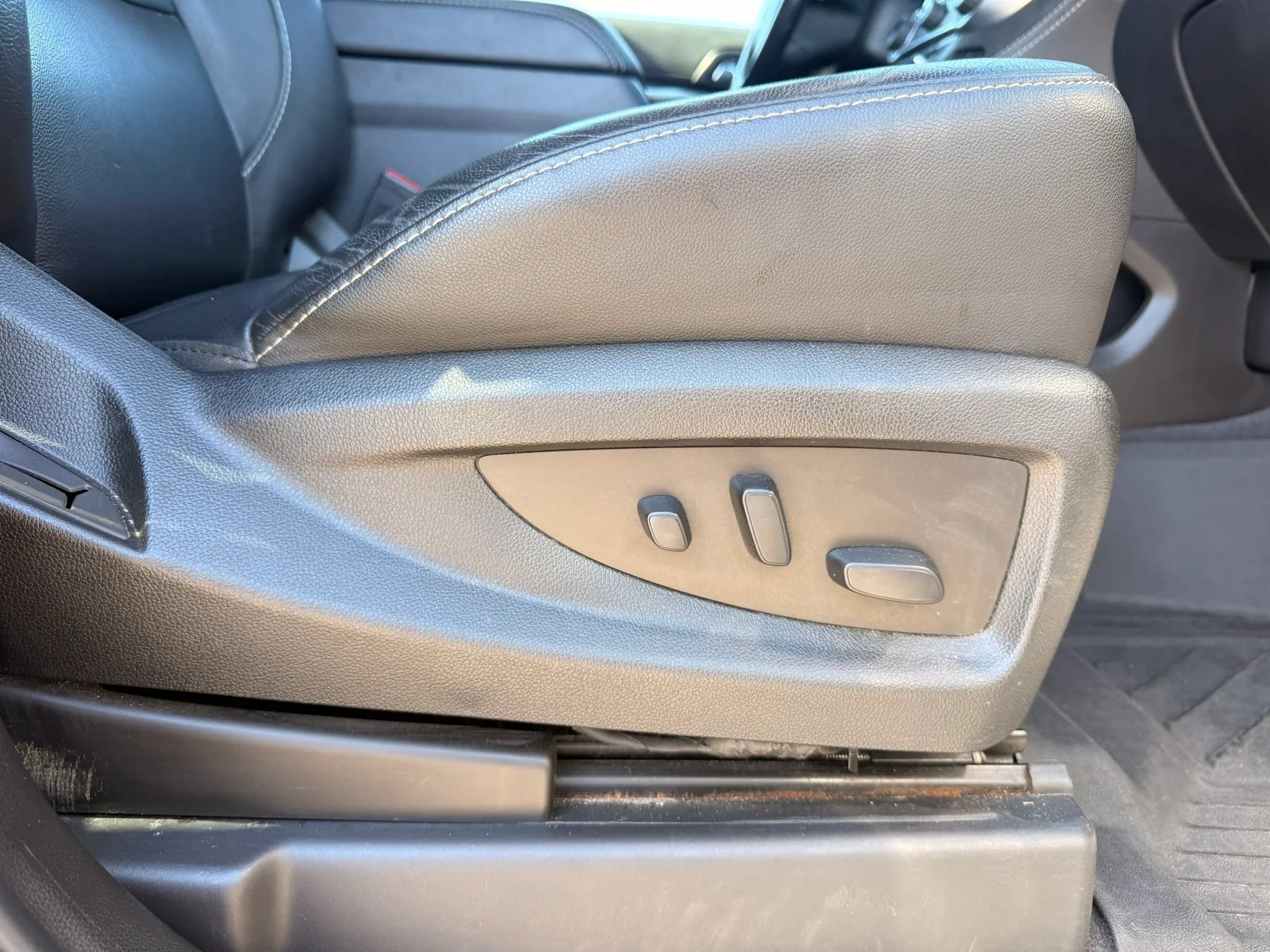 Used 2020 Chevrolet Suburban LT AWD/4WD image 41