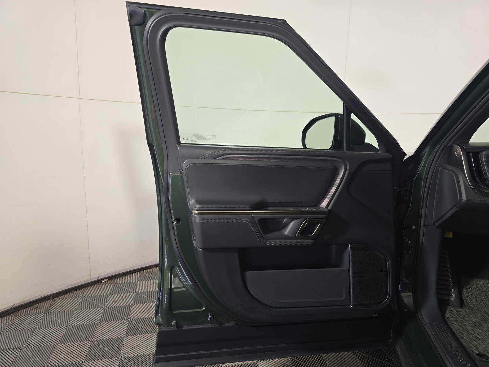 Used 2022 Rivian R1S Launch Edition image 16