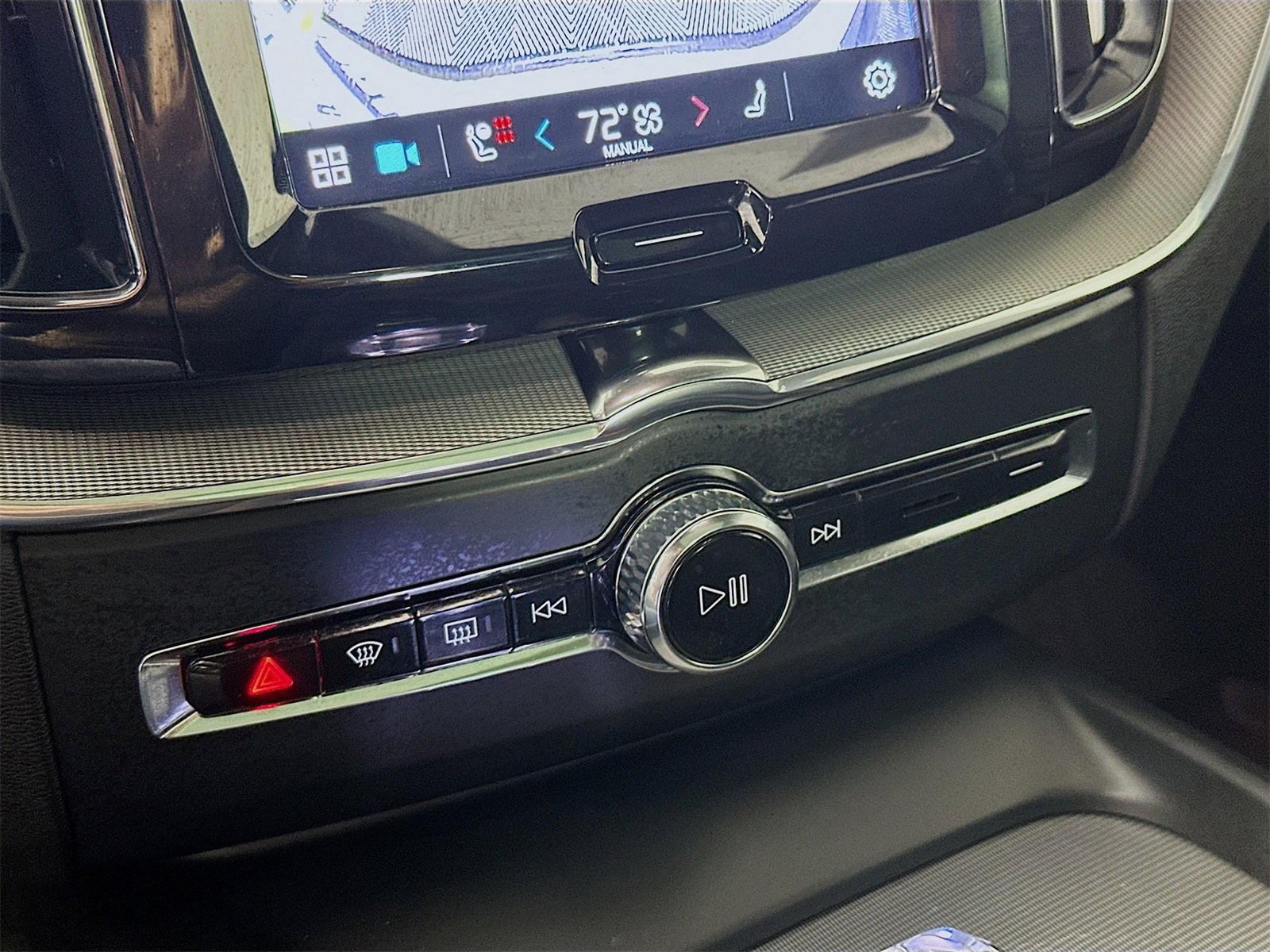 Used 2024 Volvo XC60 T8 Ultimate w/ Protection Package Premier image 16