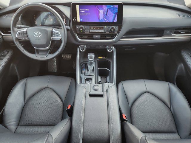 Used 2025 Toyota Grand Highlander AWD image 23