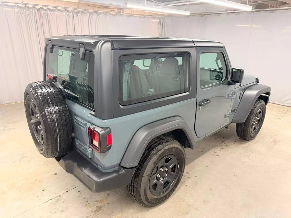 Used 2025 Jeep Wrangler Sport AWD/4WD image 15