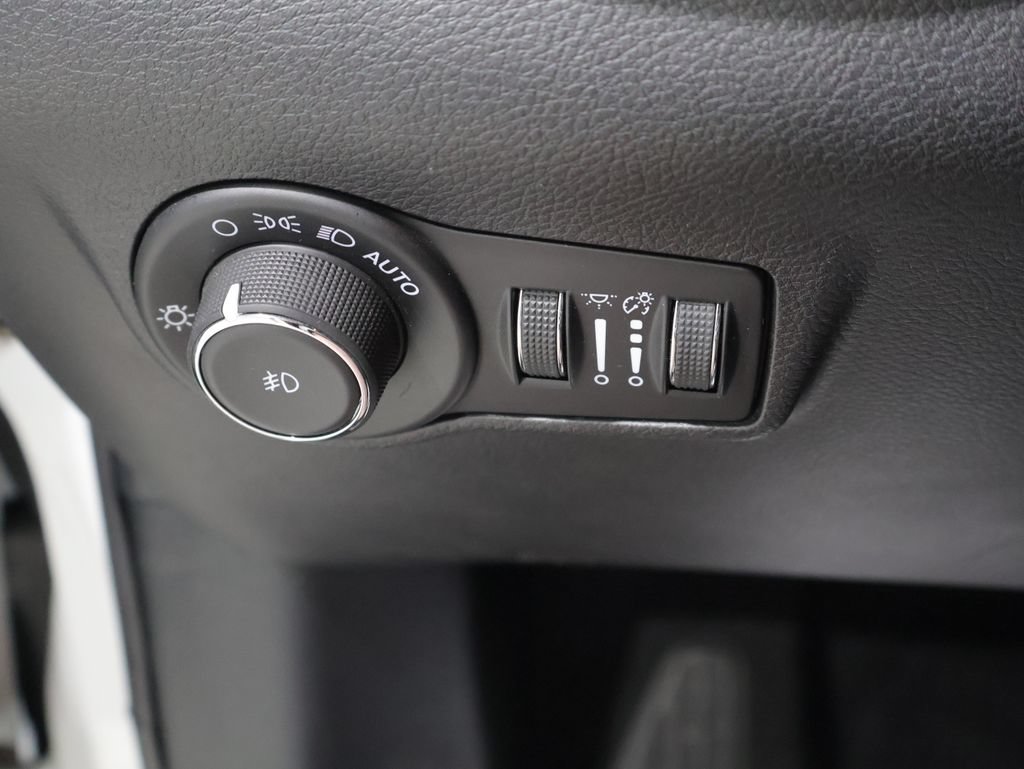 Used 2024 Jeep Compass Latitude AWD/4WD image 30