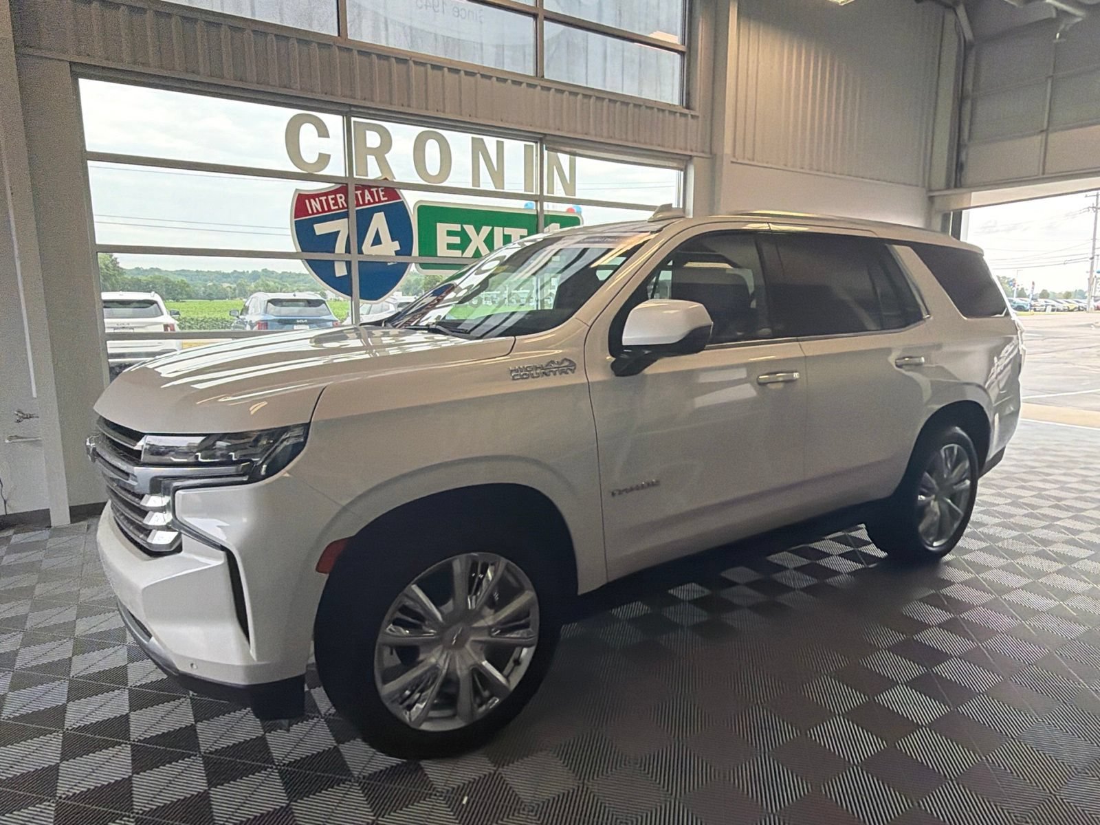 Used 2022 Chevrolet Tahoe High Country AWD/4WD image 3