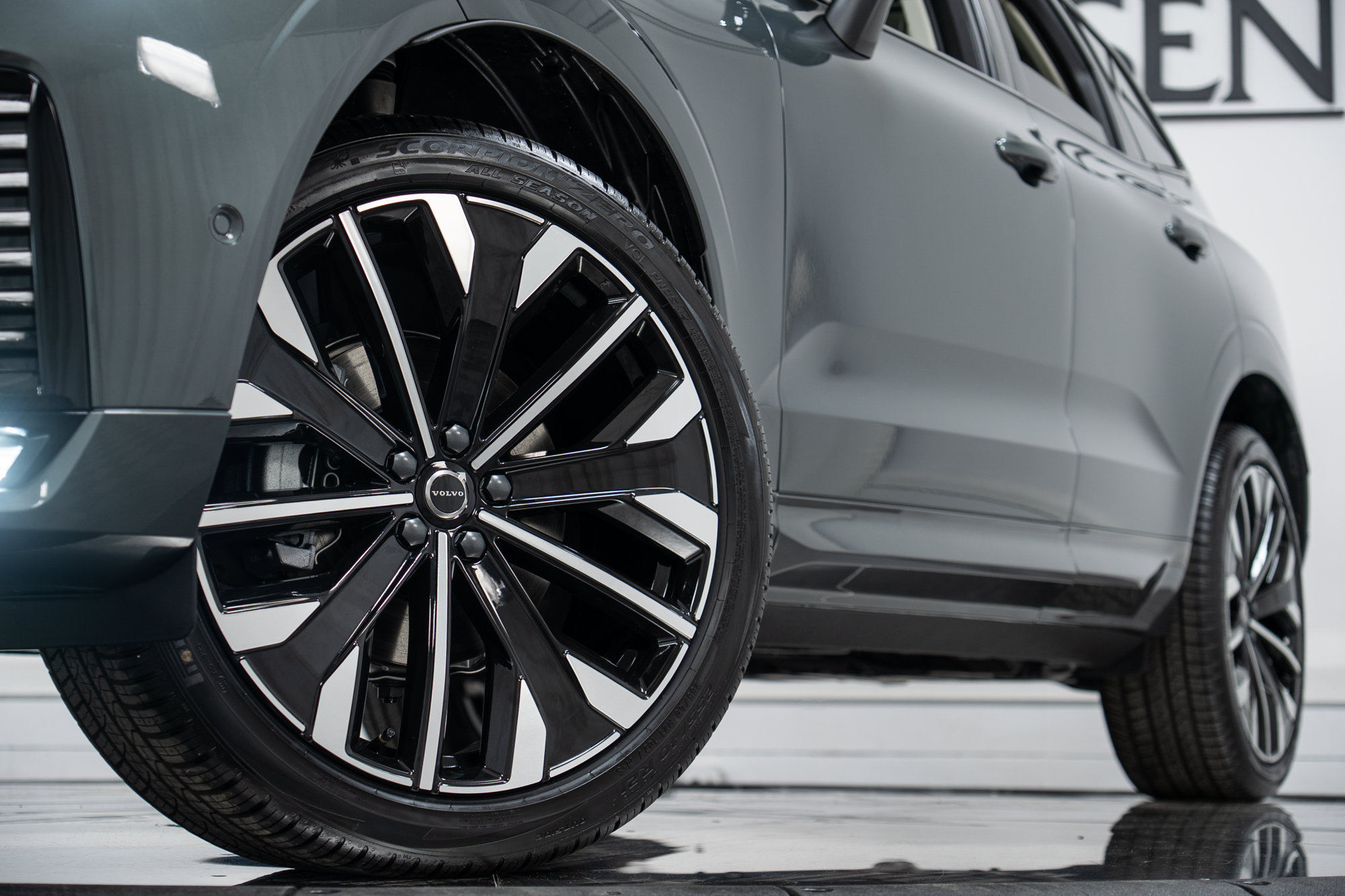 New 2027 Volvo XC60 B5 Ultra AWD/4WD image 27