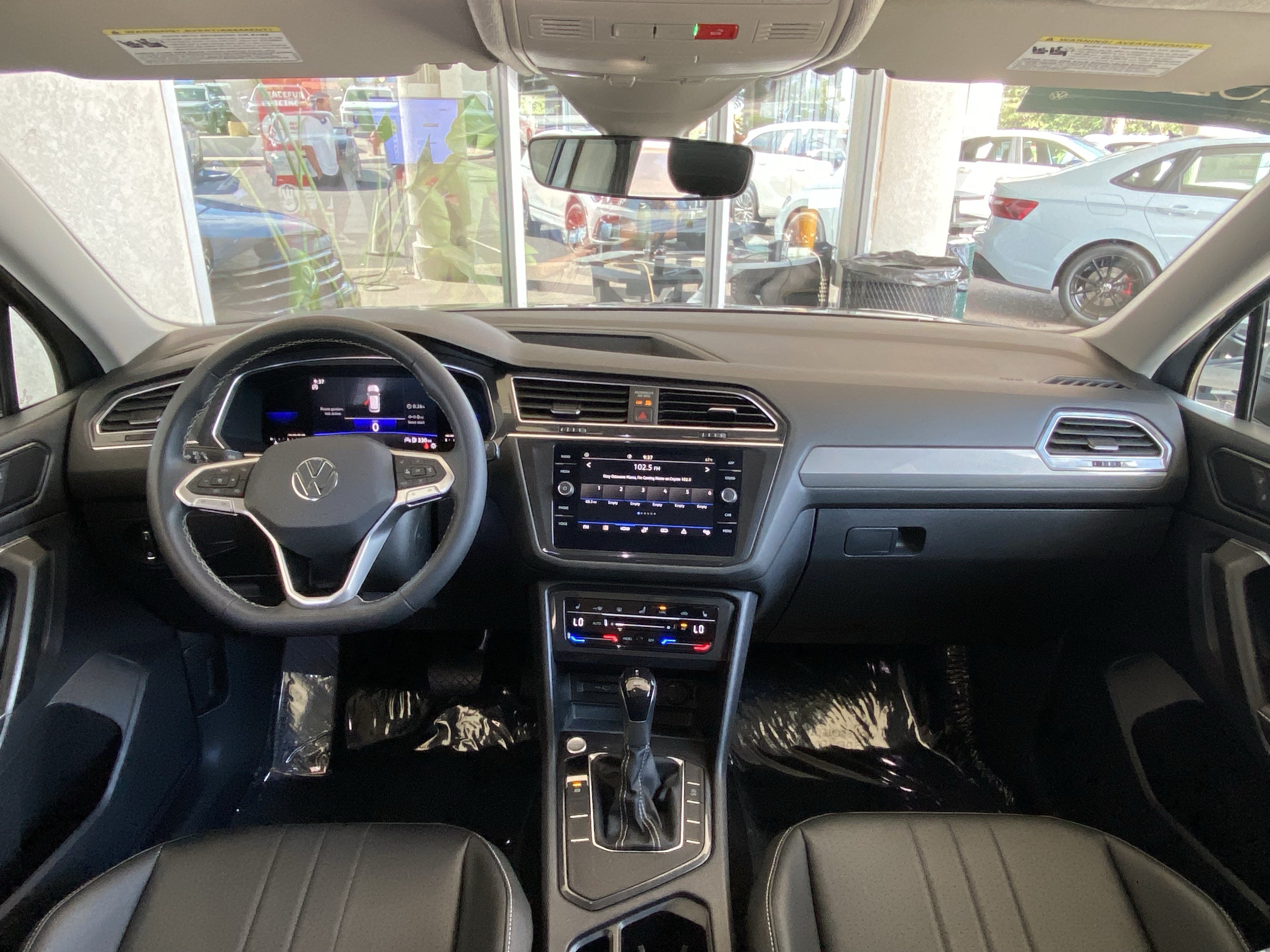 Certified 2023 Volkswagen Tiguan SE FWD image 28