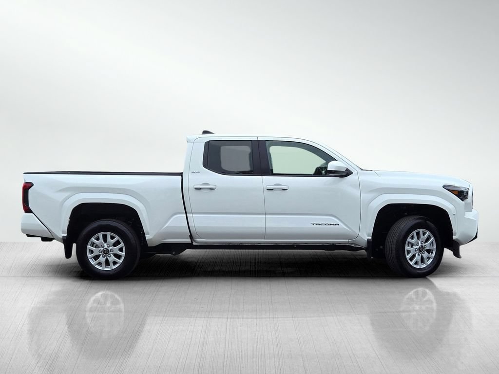 Used 2025 Toyota Tacoma SR5 AWD/4WD image 3