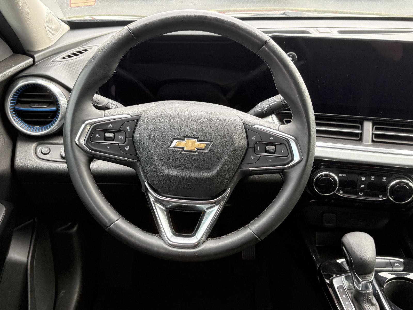 Used 2025 Chevrolet Trax LT w/ Driver Confidence Package image 10