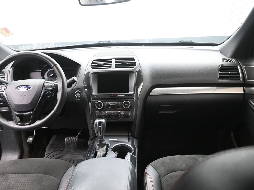 Used 2018 Ford Explorer XLT w/ Equipment Group 202A image 16