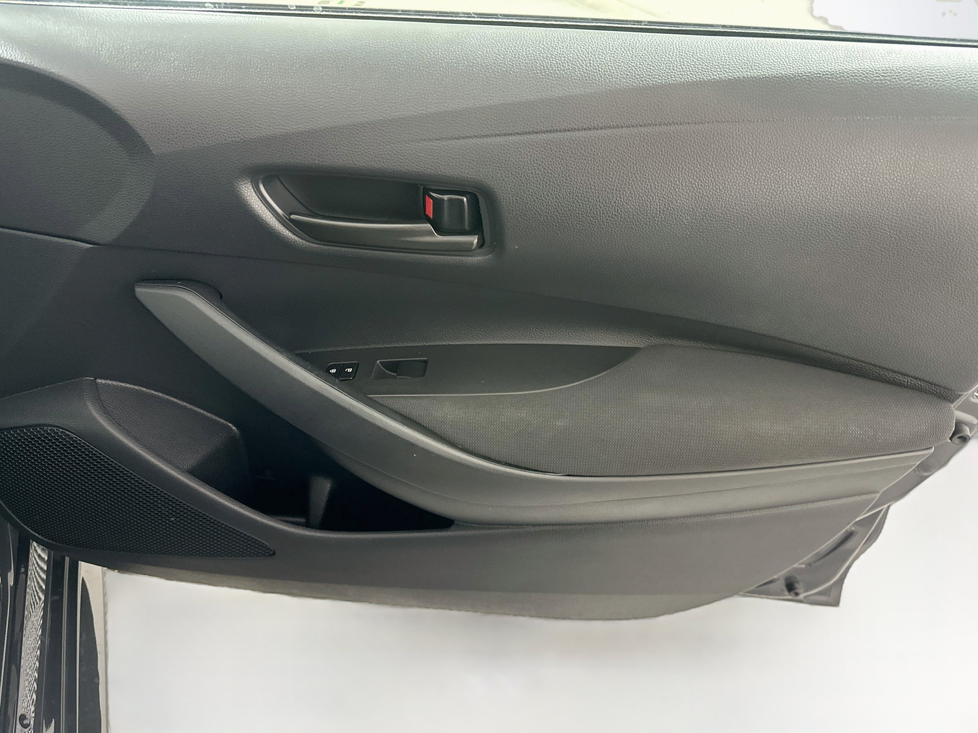Used 2025 Toyota Corolla LE FWD image 29