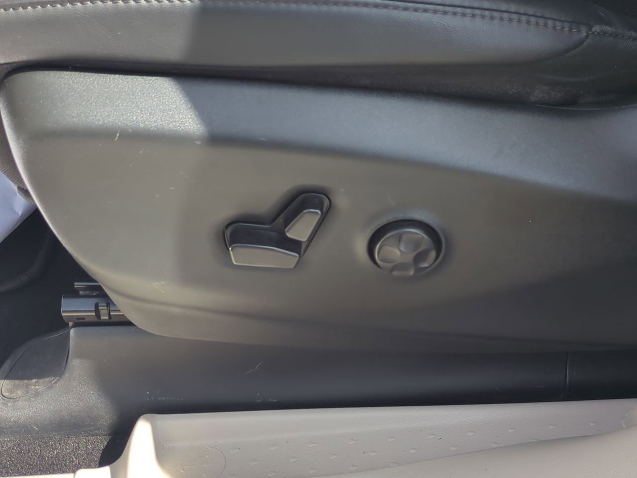 Used 2024 Chrysler Pacifica Touring-L image 32