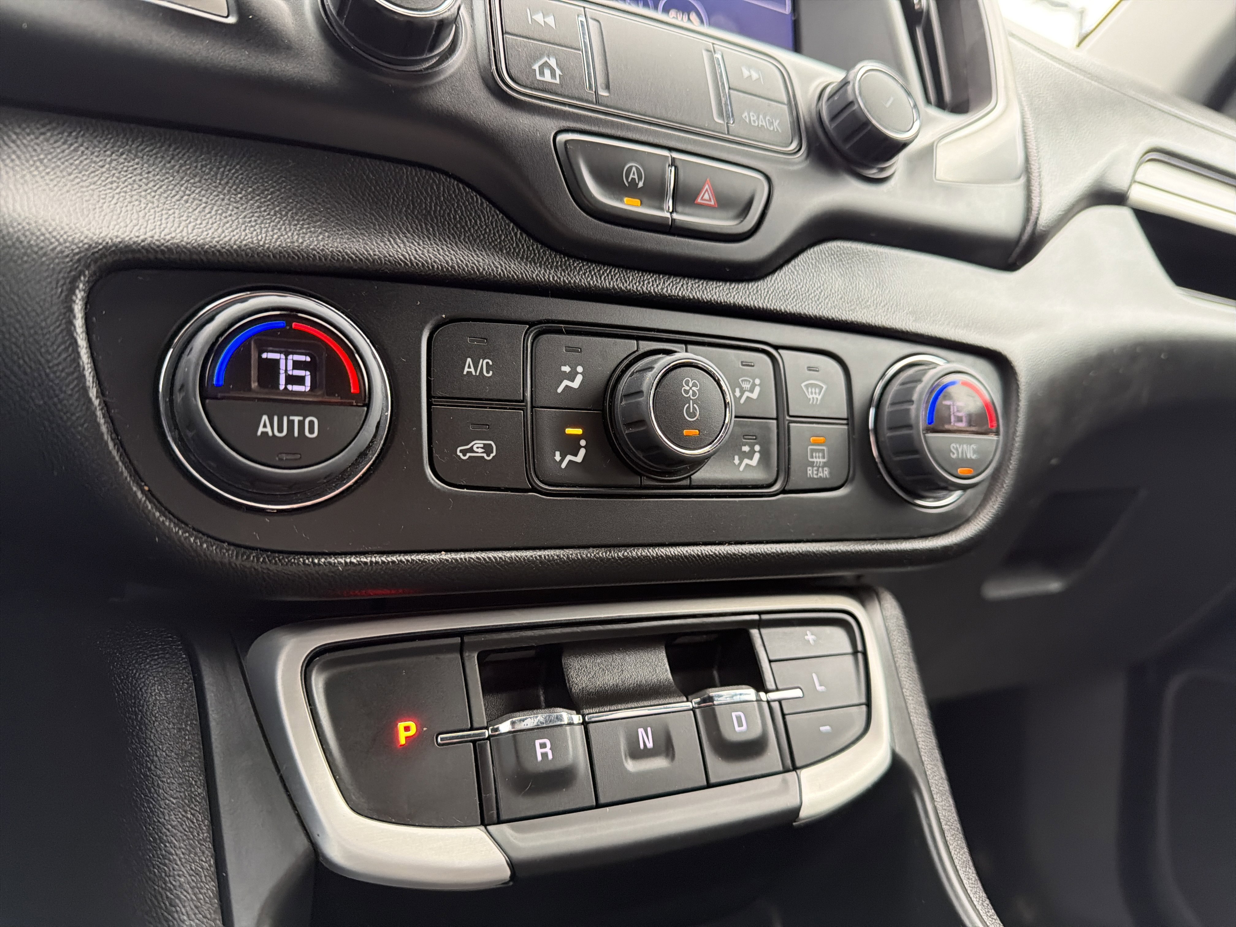 Certified 2023 GMC Terrain SLT image 21