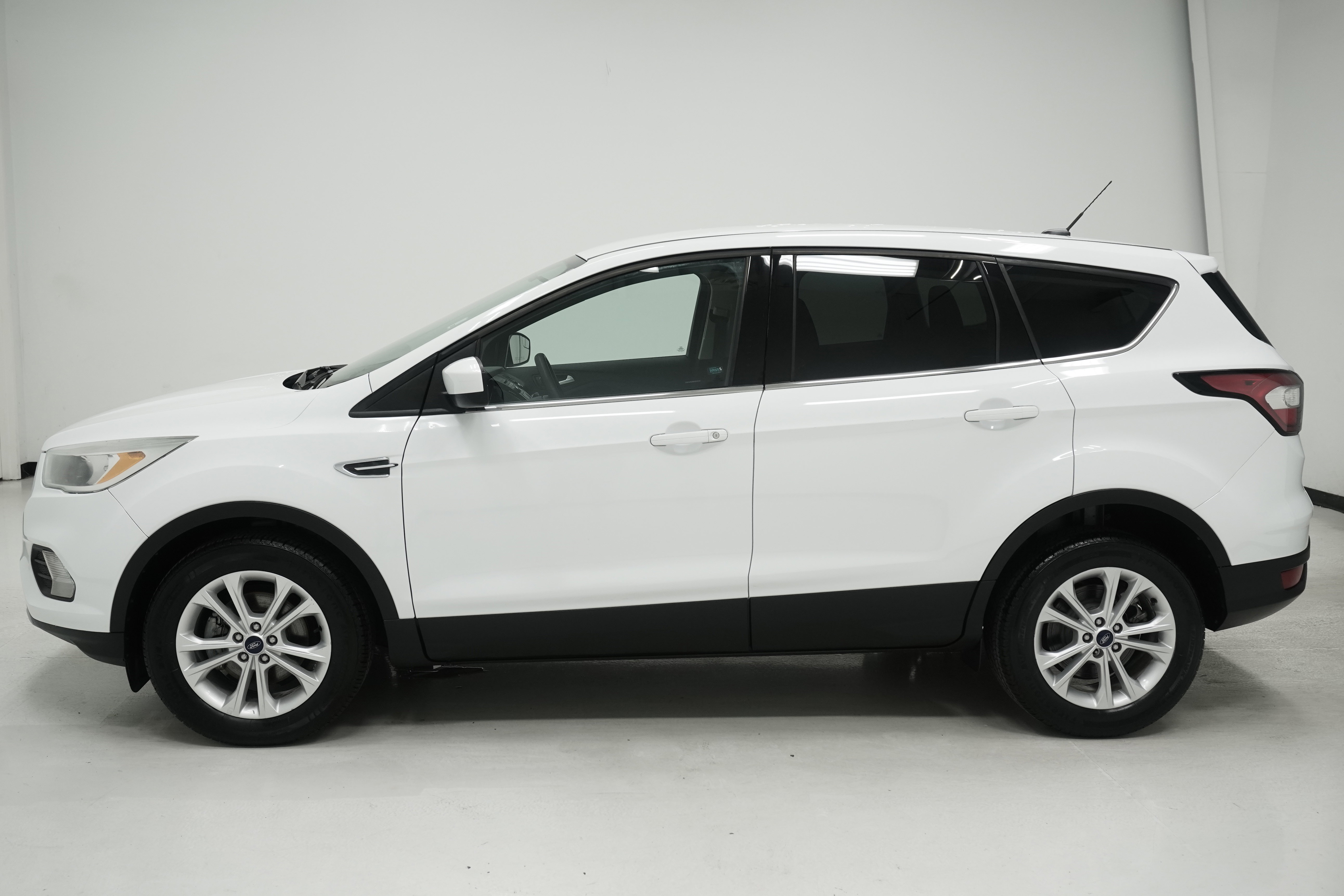 Used 2017 Ford Escape SE FWD image 7