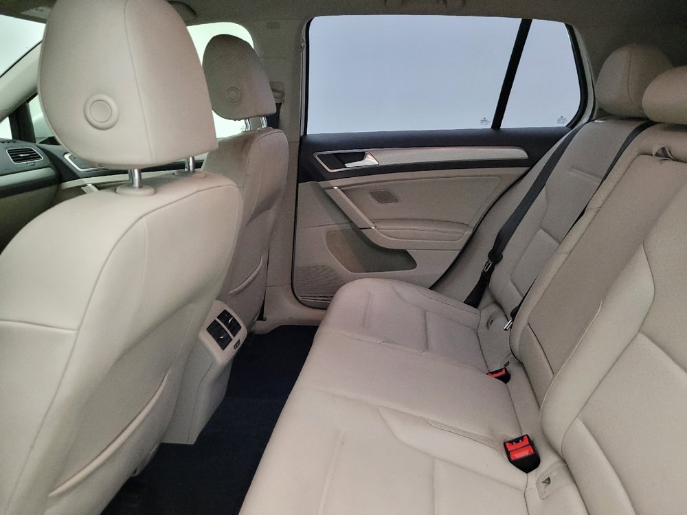 Used 2015 Volkswagen Golf S image 18