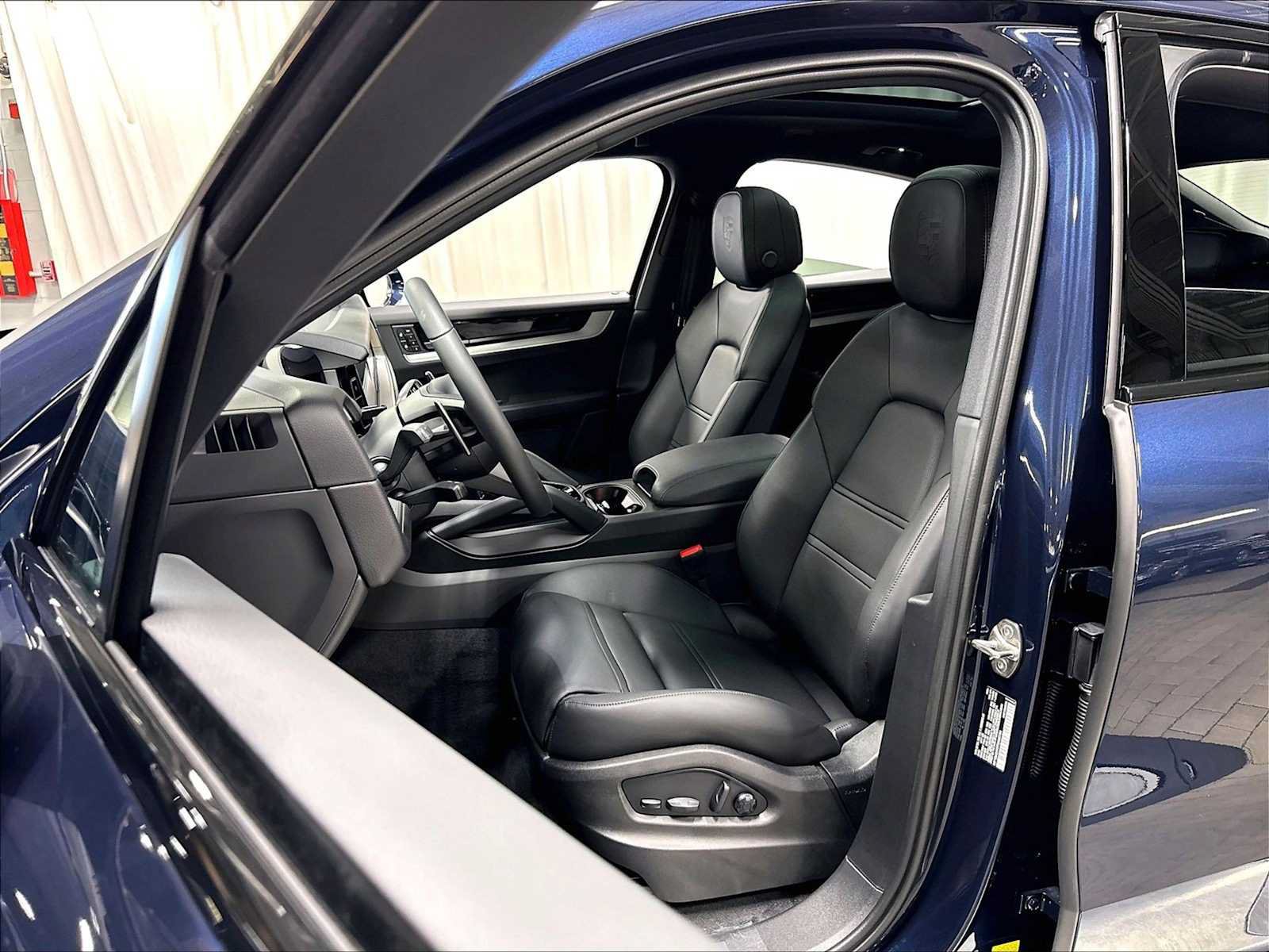 New 2026 Porsche Cayenne Coupe AWD/4WD image 5