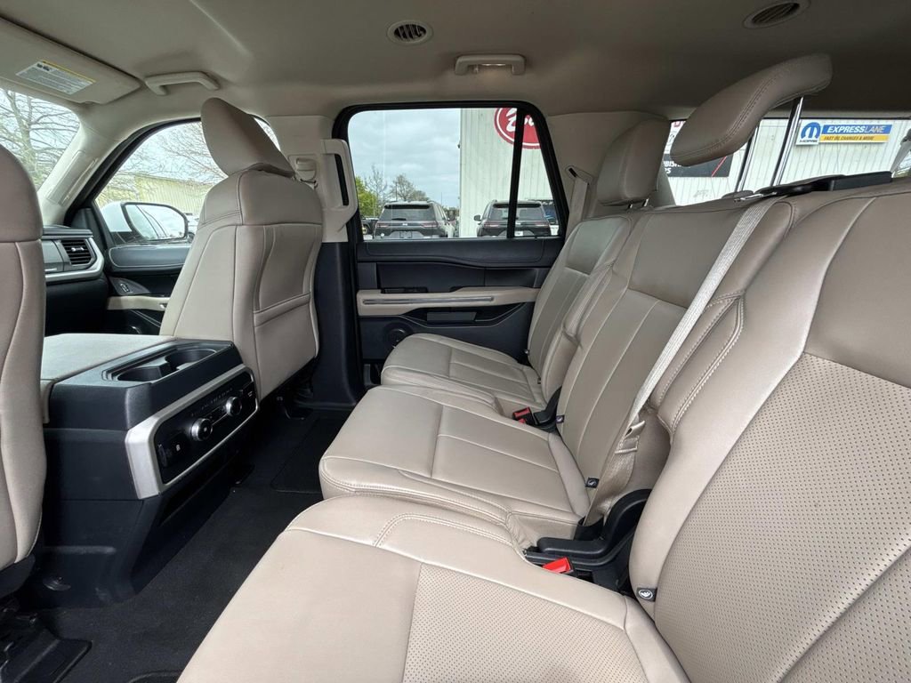 Used 2024 Ford Expedition Max XLT image 11