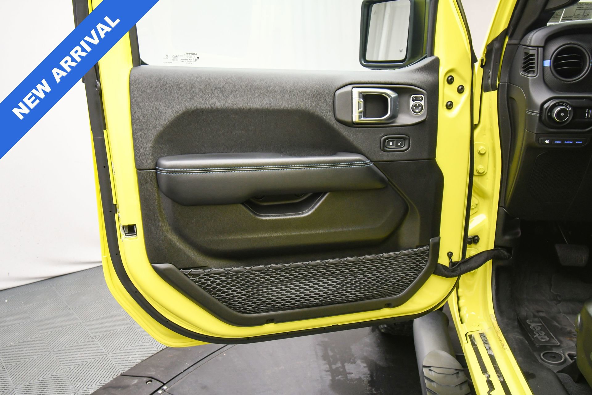 Used 2024 Jeep Wrangler Unlimited Rubicon 4xe image 40