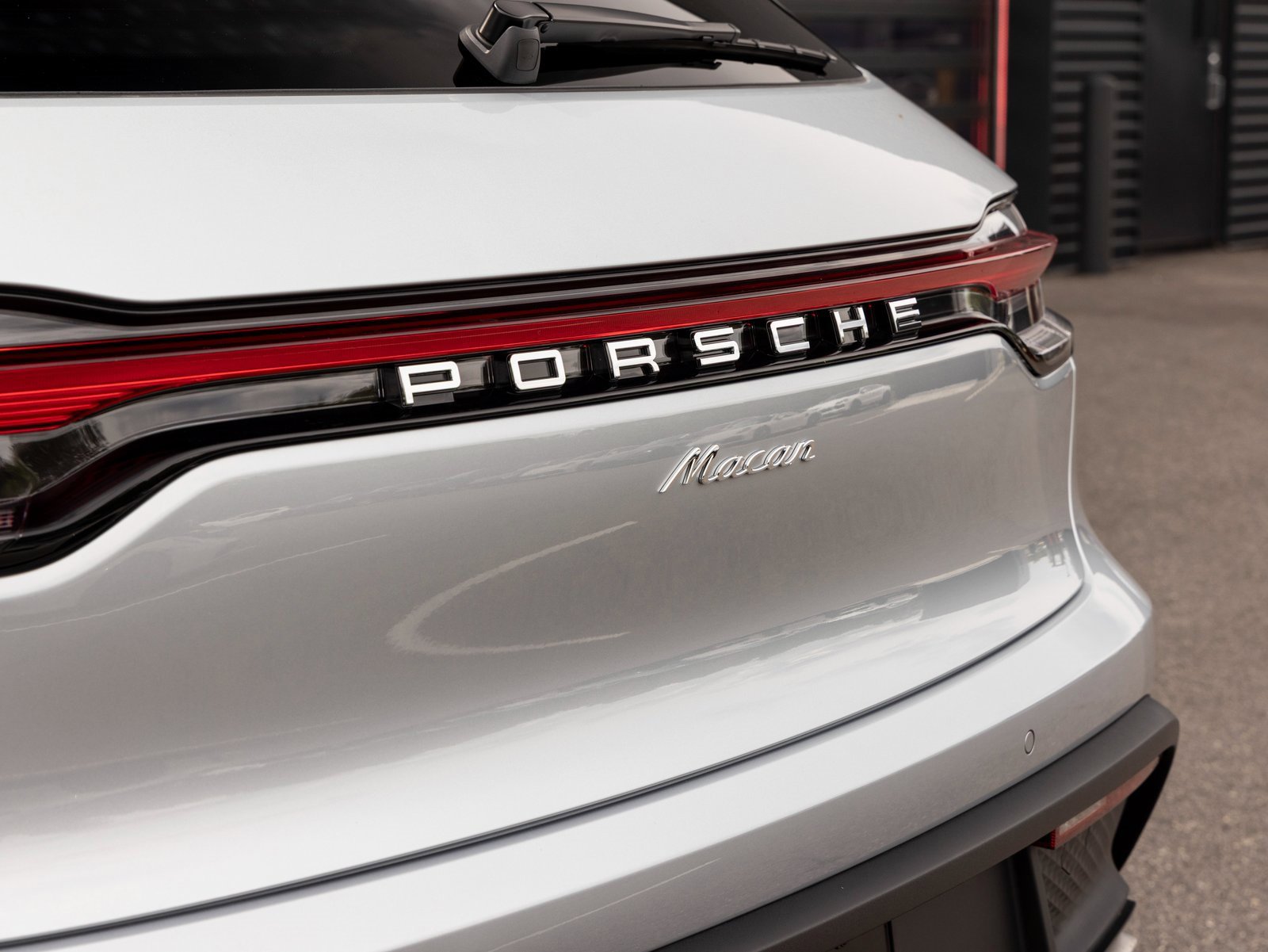 Certified 2025 Porsche Macan image 12