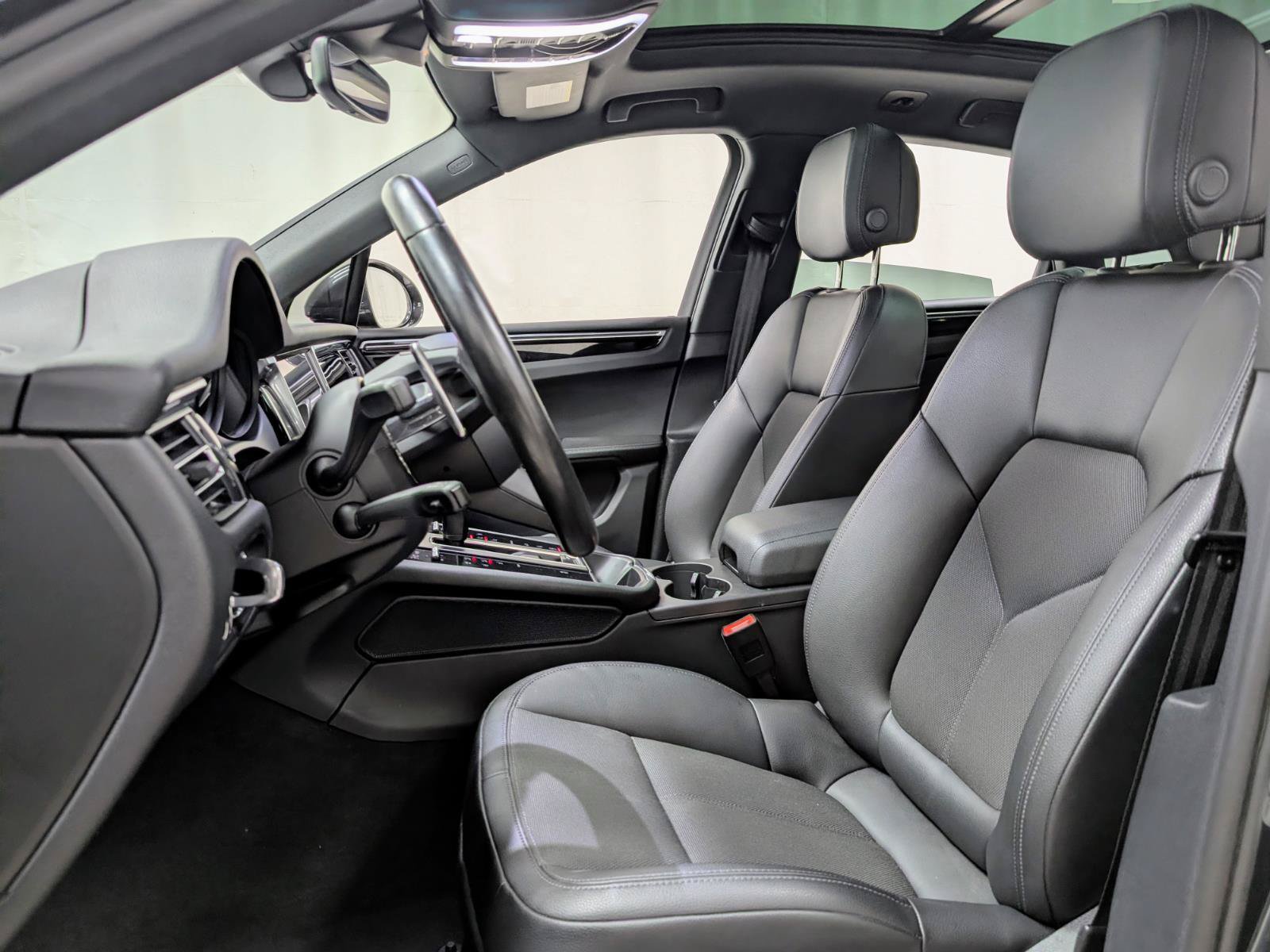 Used 2024 Porsche Macan AWD/4WD image 15