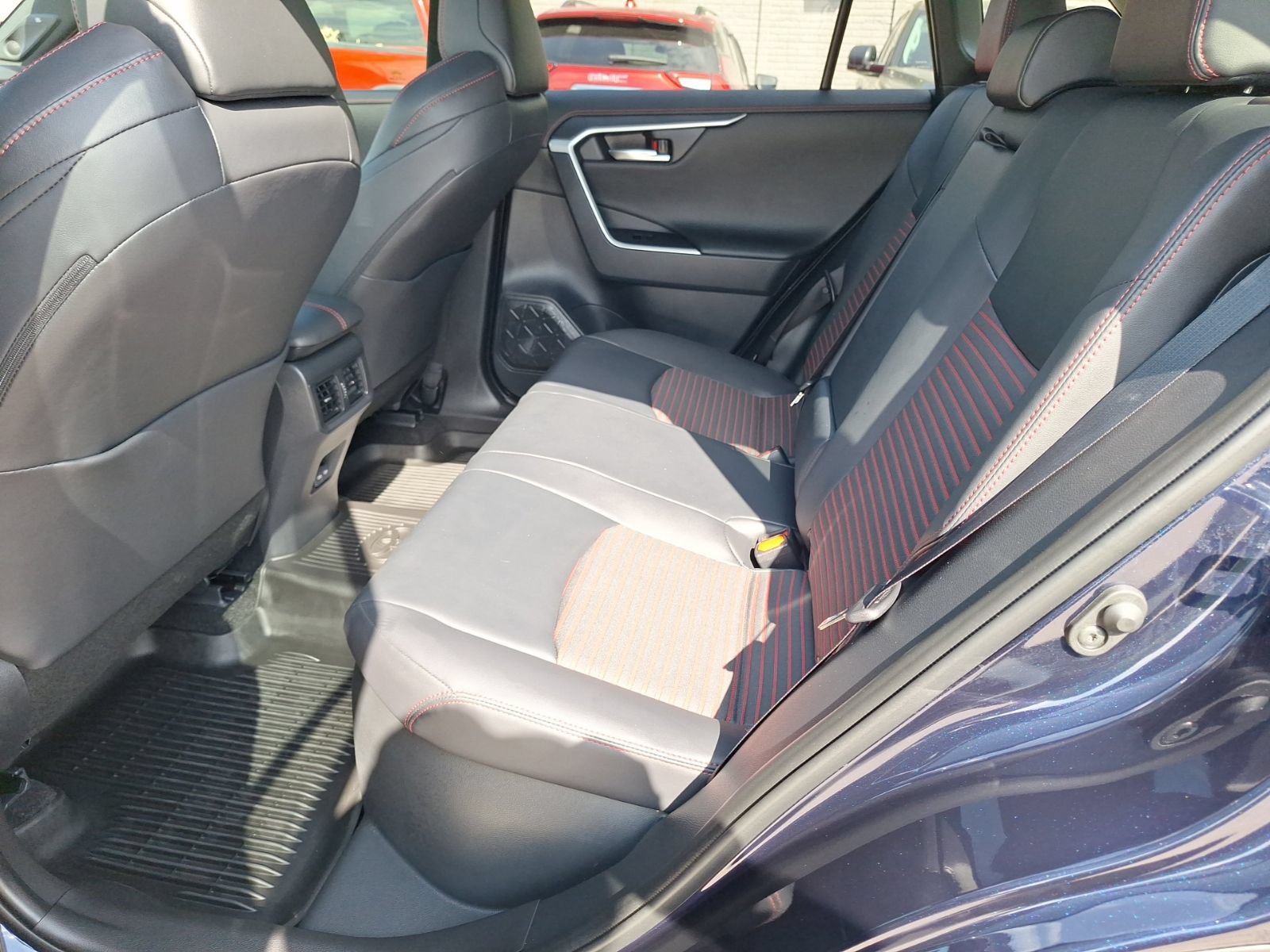 Used 2025 Toyota RAV4 XSE AWD/4WD image 29