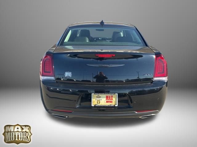 Used 2023 Chrysler 300 Touring L w/ Comfort Group image 8