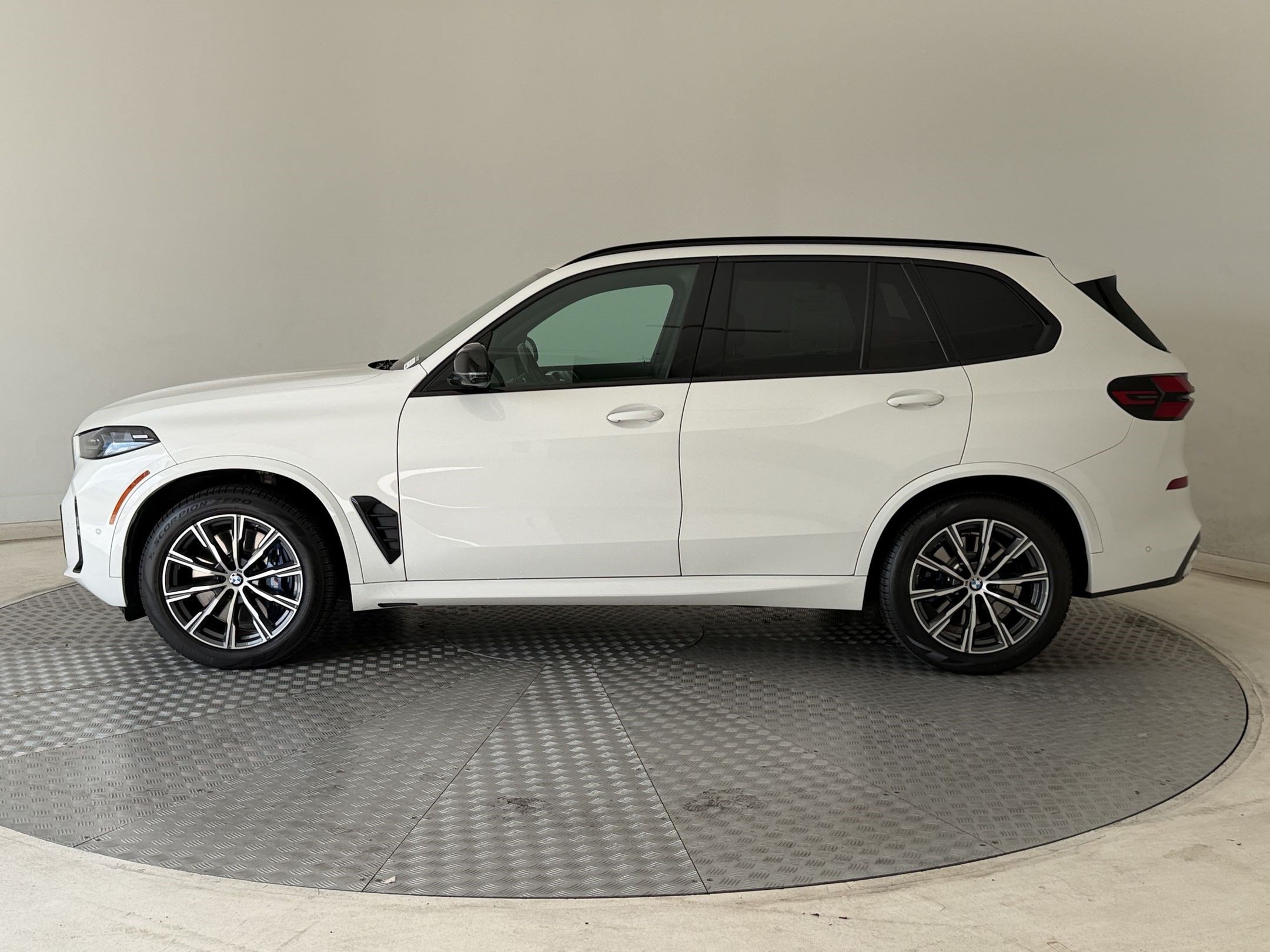 Certified 2025 BMW X5 M60i w/ Climate Comfort Package AWD/4WD image 2