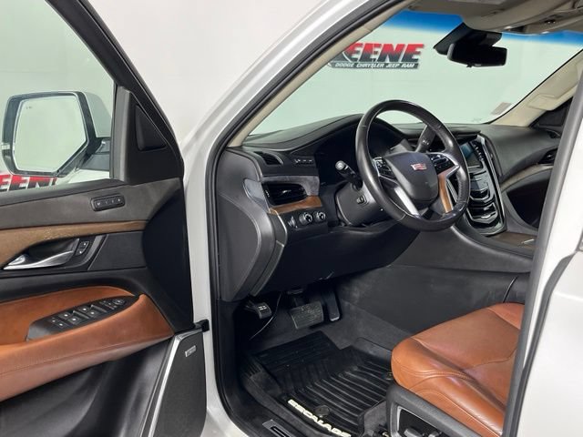 Used 2018 Cadillac Escalade Luxury AWD/4WD image 25
