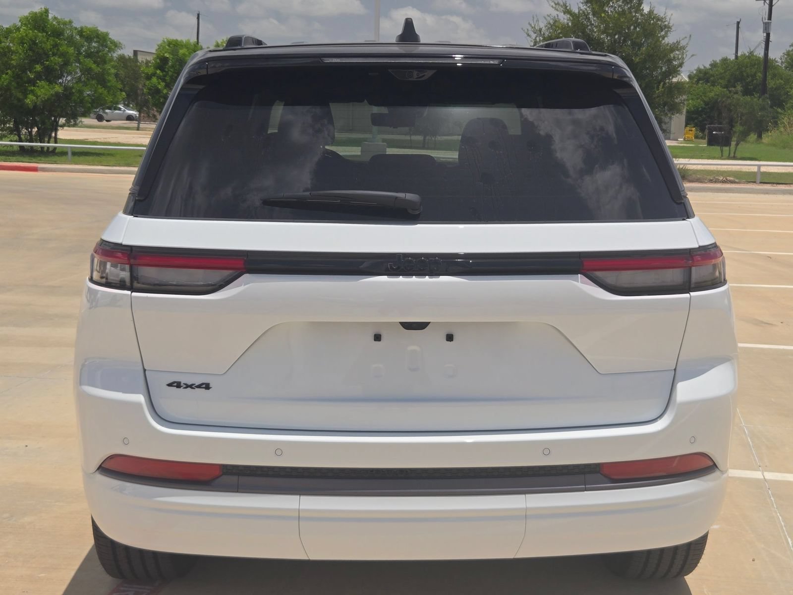 New 2026 Jeep Grand Cherokee Limited AWD/4WD image 4