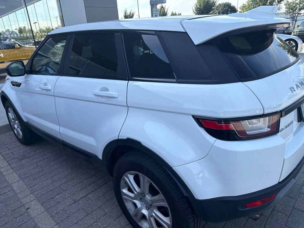 Used 2017 Land Rover Range Rover Evoque SE AWD/4WD image 9