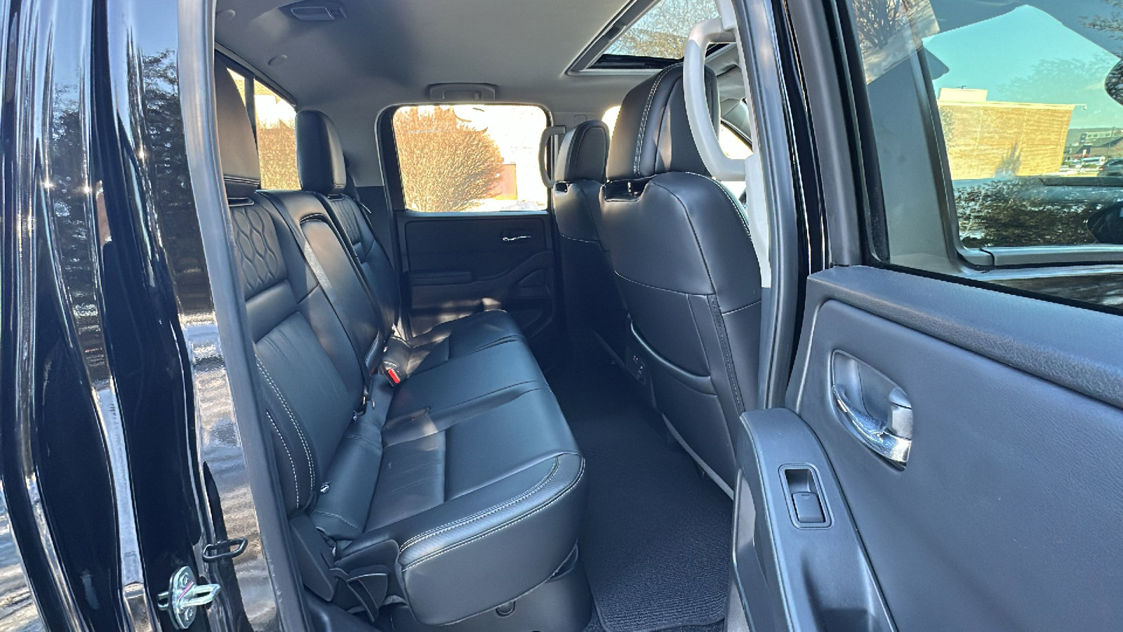 Certified 2025 Nissan Frontier SL image 24