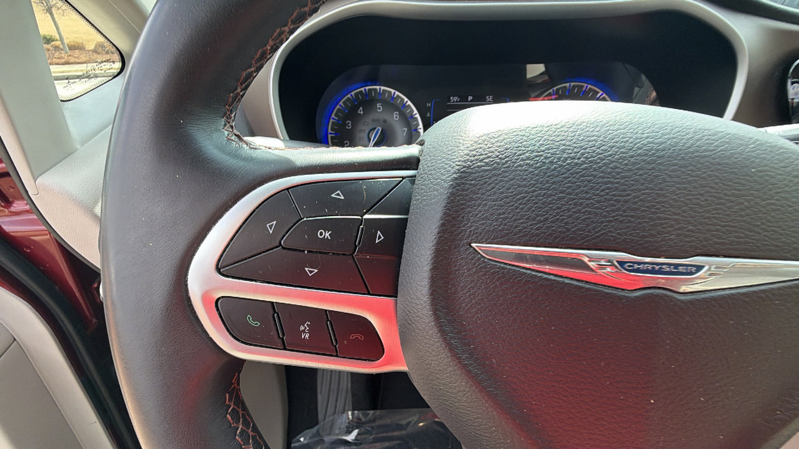 Used 2018 Chrysler Pacifica Touring-L w/ Tire & Wheel Group image 27