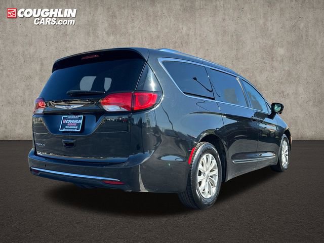 Used 2019 Chrysler Pacifica Touring-L FWD image 7