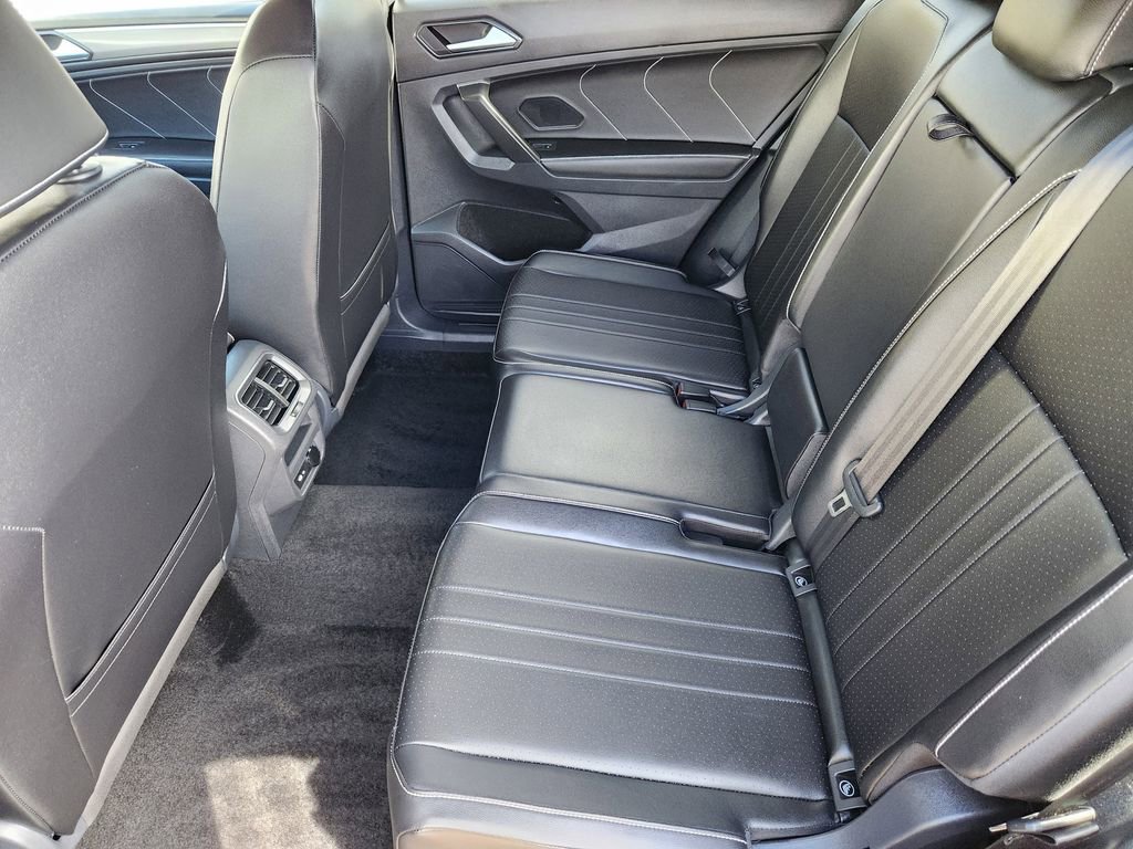 Certified 2024 Volkswagen Tiguan SE R-Line image 12