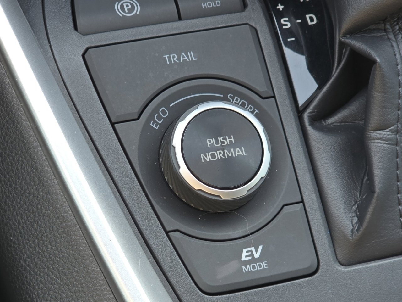 Used 2024 Toyota RAV4 LE image 7