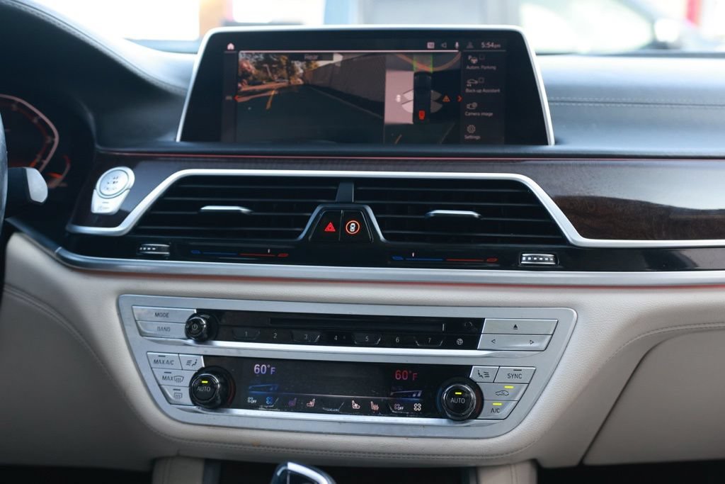 Used 2020 BMW 750i xDrive w/ Executive Package AWD/4WD image 35