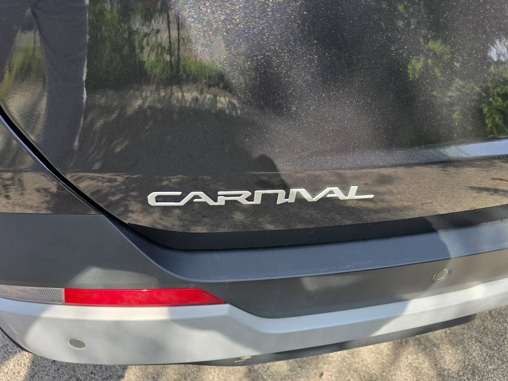 Used 2025 Kia Carnival FWD image 11