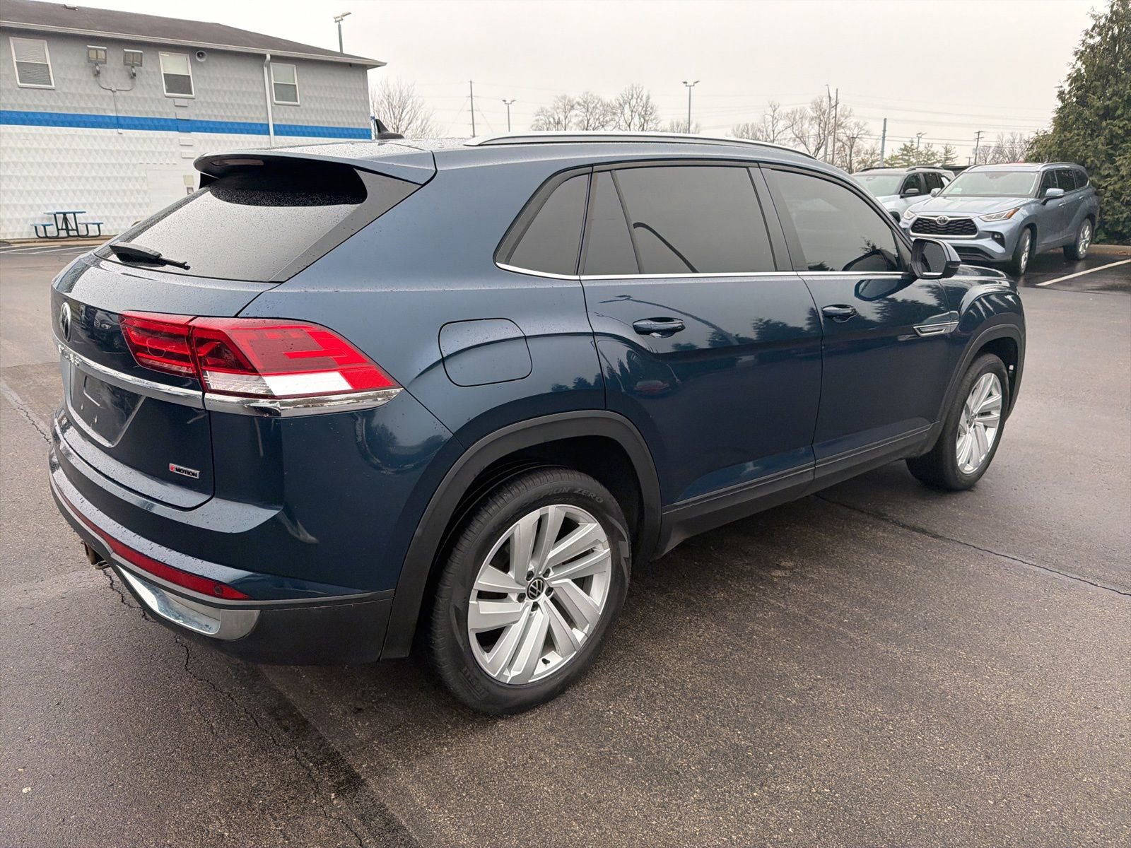 Used 2021 Volkswagen Atlas Cross Sport SE w/ Panoramic Sunroof Package AWD/4WD image 5