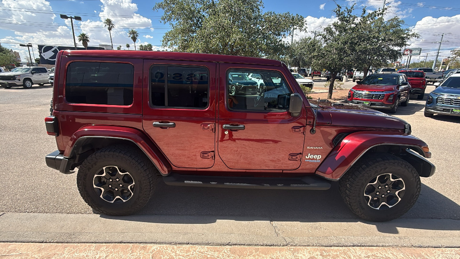 Used 2022 Jeep Wrangler Unlimited Sahara w/ Cold Weather Group AWD/4WD image 9