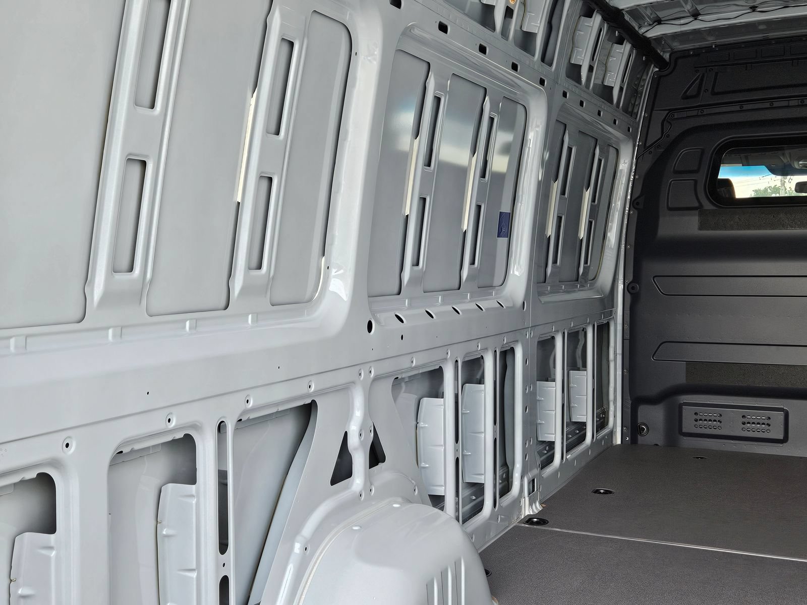 New 2025 Mercedes-Benz eSprinter 170 Cargo image 34