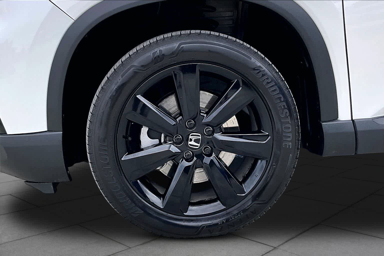 Used 2025 Honda Pilot Black Edition image 11