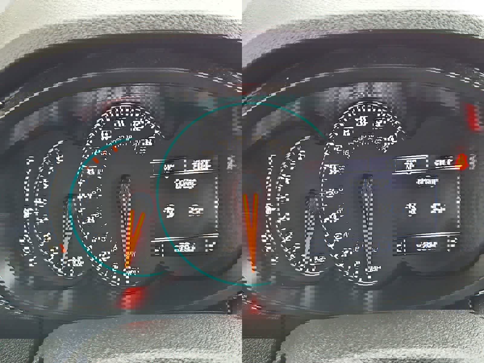 Used 2020 Chevrolet Trax LT w/ Sun & Sound Package AWD/4WD image 32