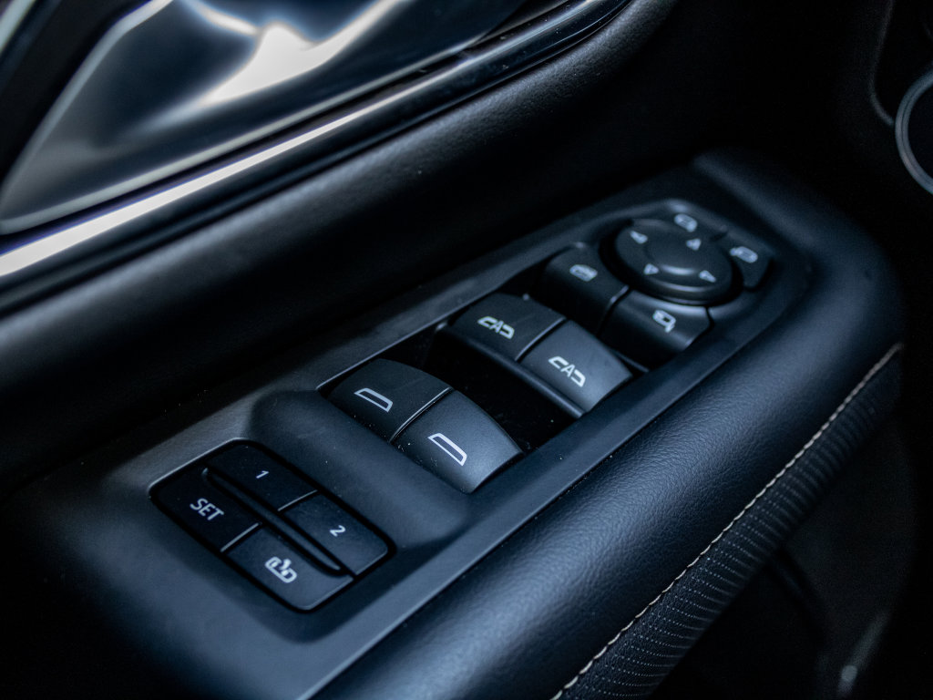 Used 2022 GMC Yukon XL SLT w/ SLT Premium Package image 38