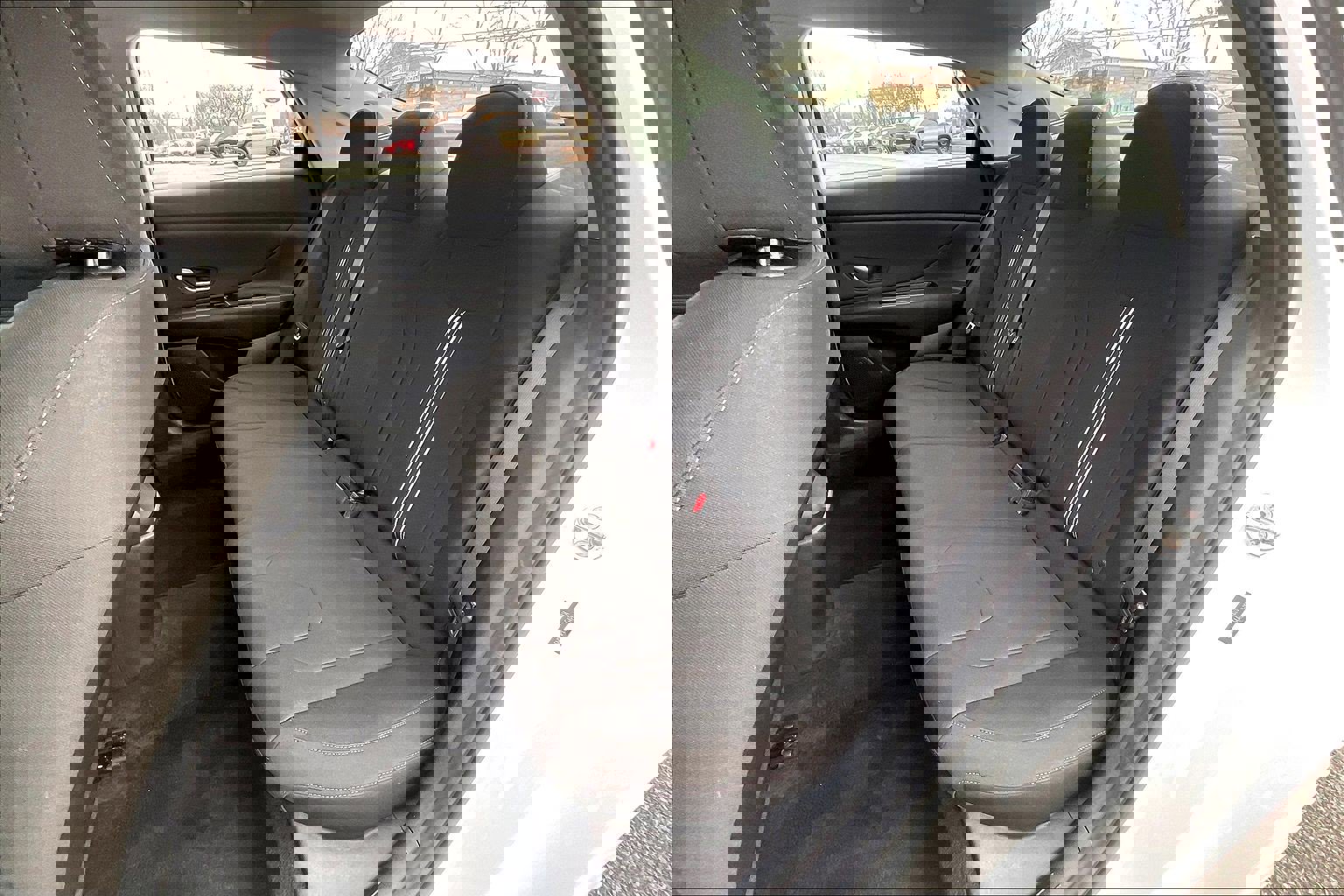 Used 2023 Hyundai Elantra SEL w/ Convenience Package image 30