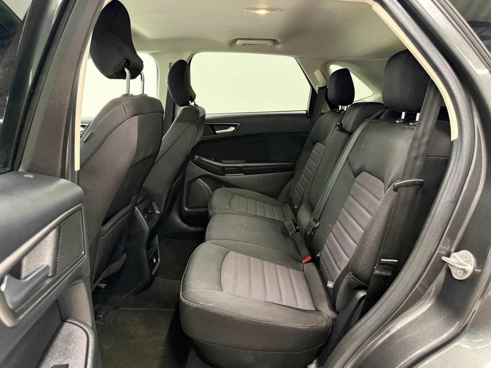 Used 2016 Ford Edge SE FWD image 18