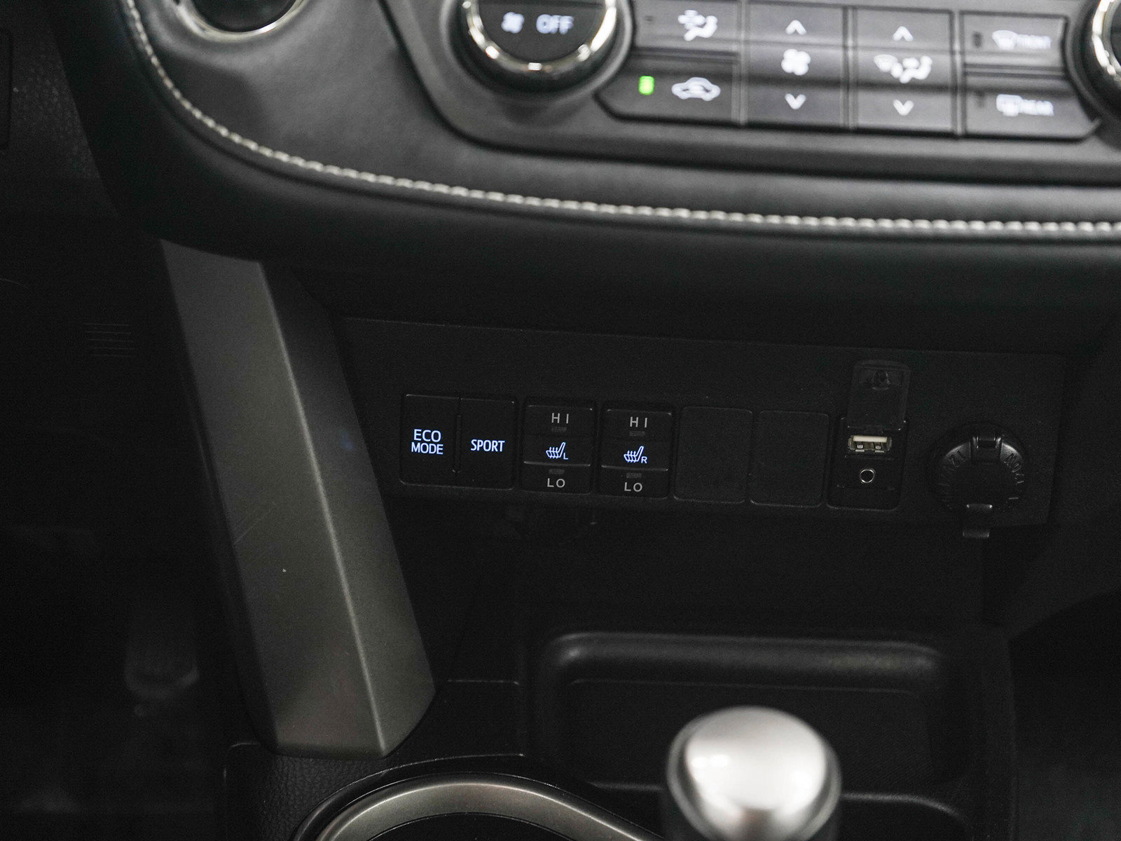 Used 2018 Toyota RAV4 Limited w/ All Weather Liner Package AWD/4WD image 19