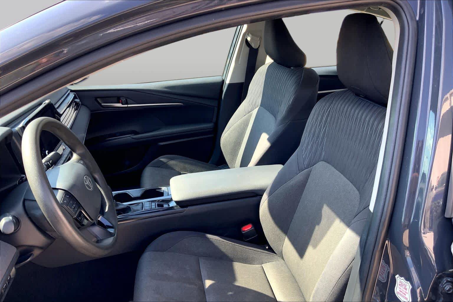 Used 2025 Toyota Camry LE FWD image 8
