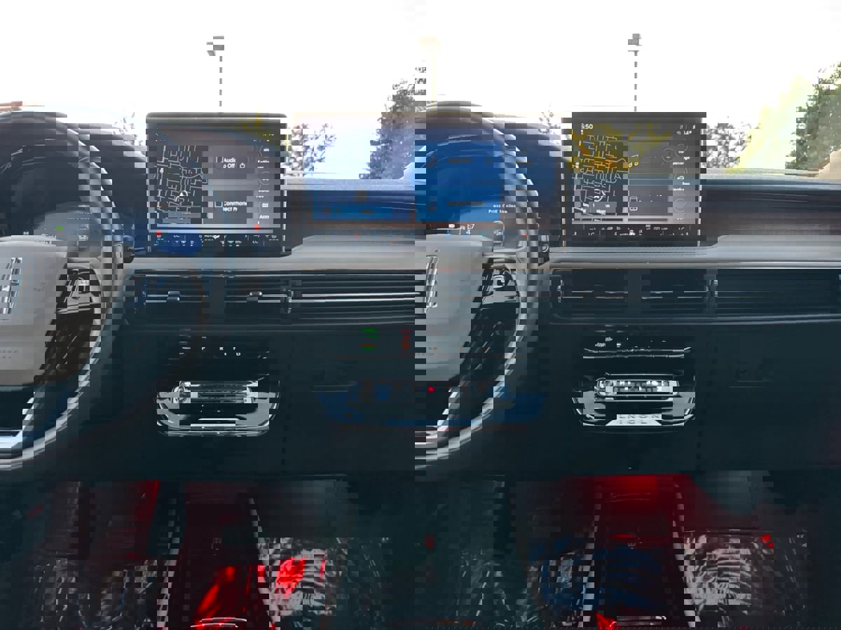 Used 2024 Lincoln Corsair Reserve w/ Equipment Group 201A image 15